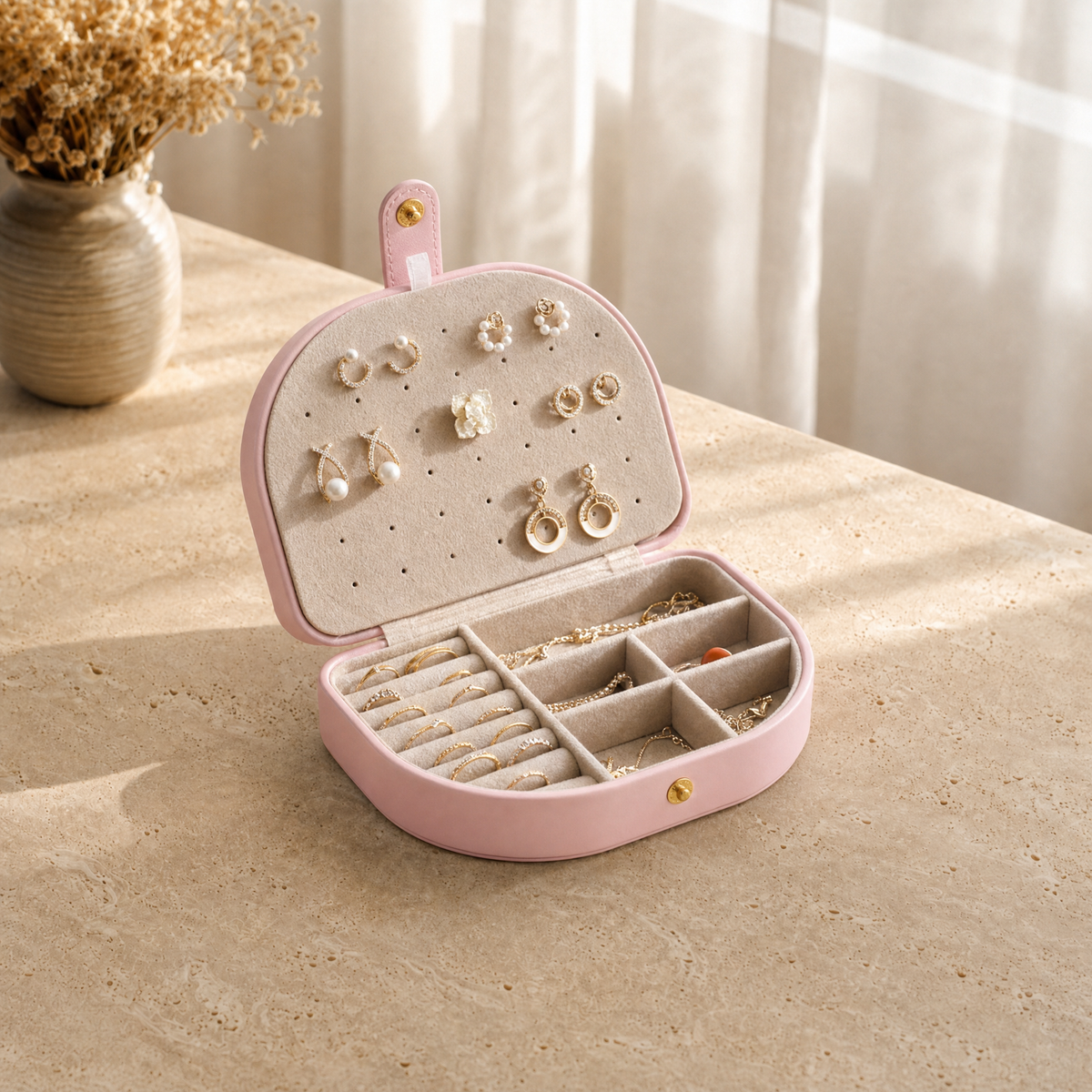 Boîte à bijoux cuir nomade compact rose ouverte avec bijoux