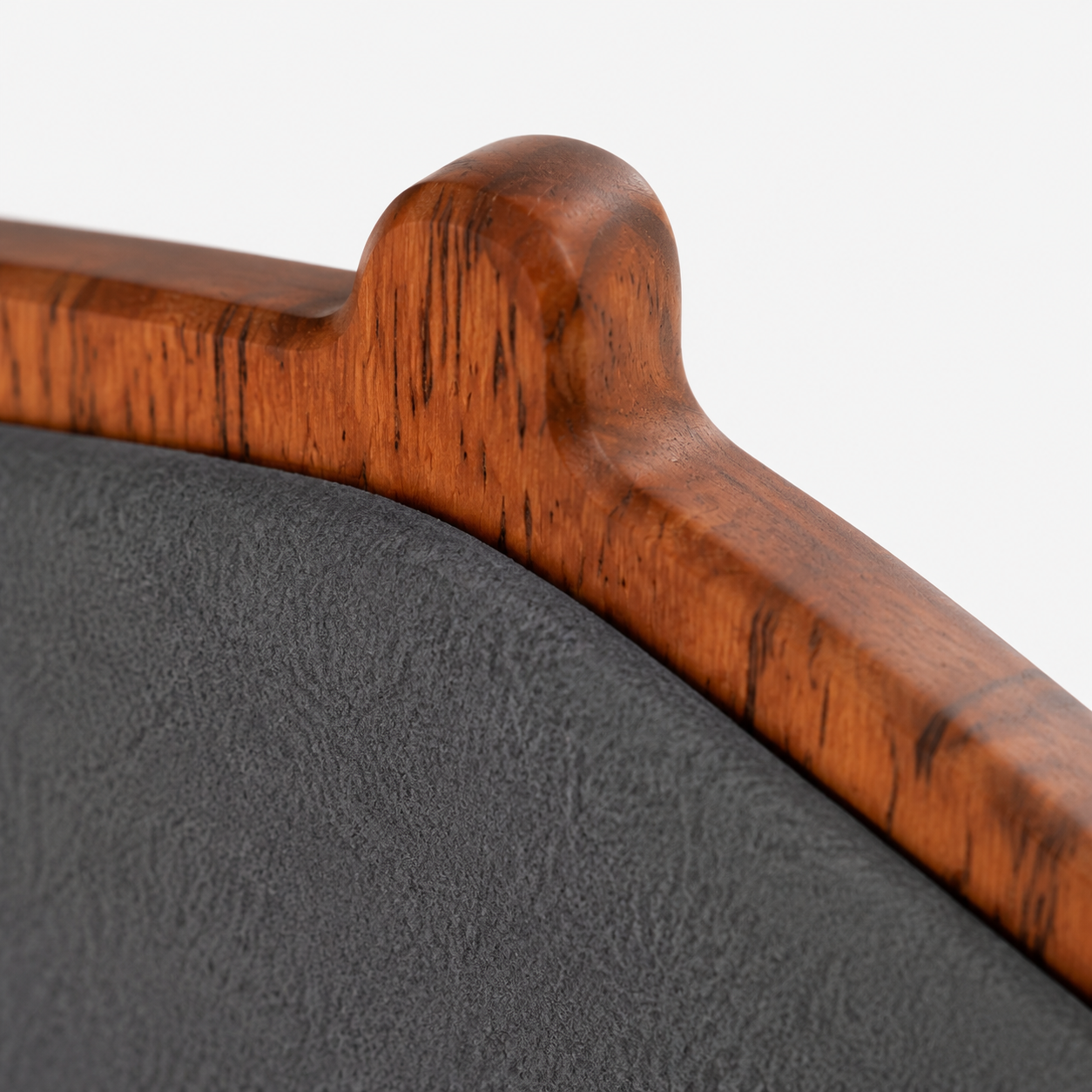 Support bijoux colliers bois gris - detail studio encoche Image
