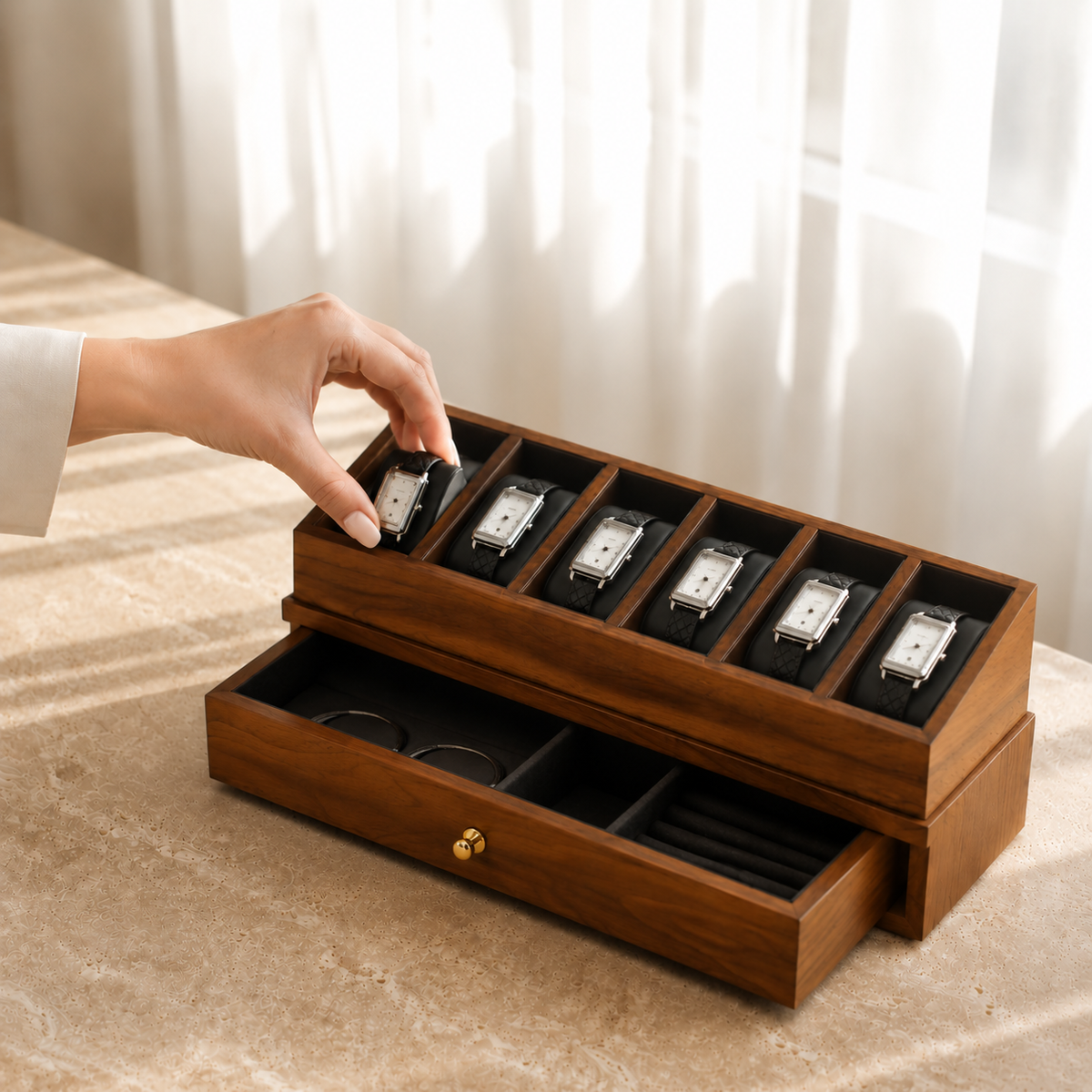 Boite a bijoux et montres en bois gris - mise en main