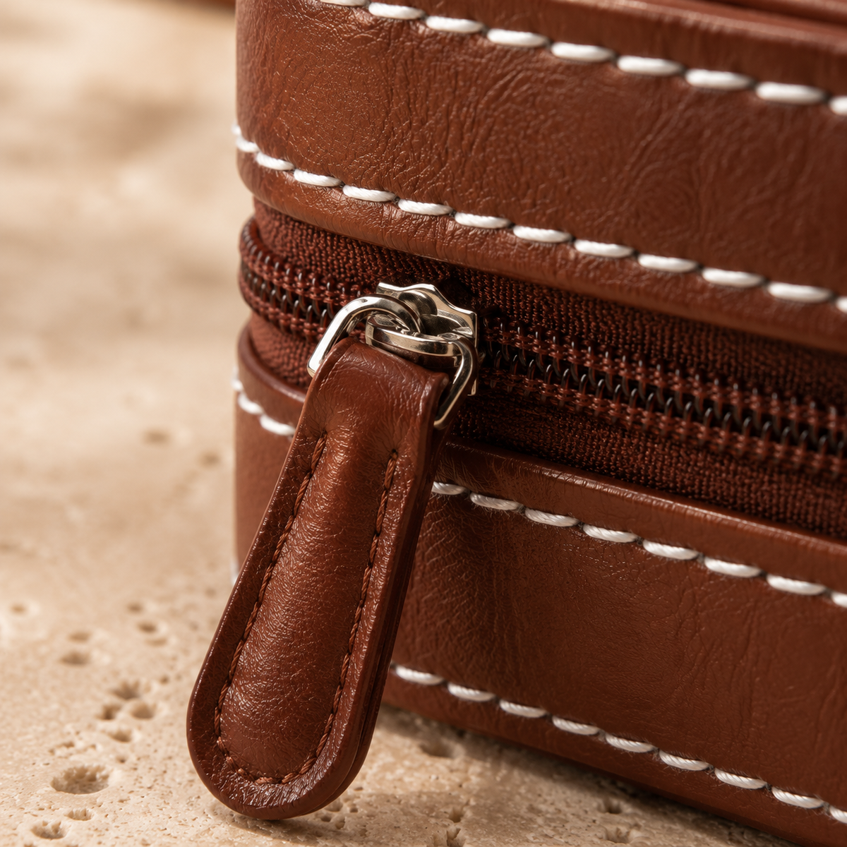 Boite a montres en cuir voyage marron - detail zip