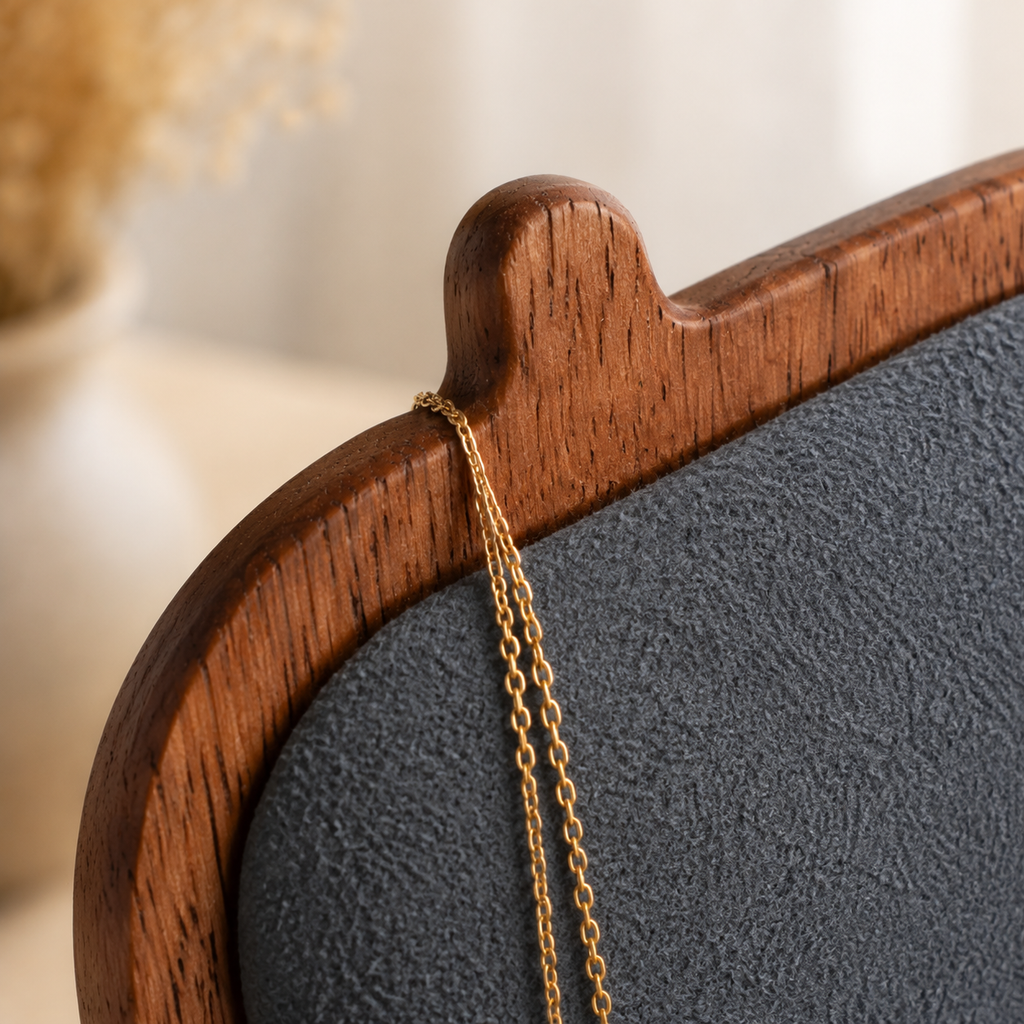 Support bijoux colliers bois gris - detail encoche bois