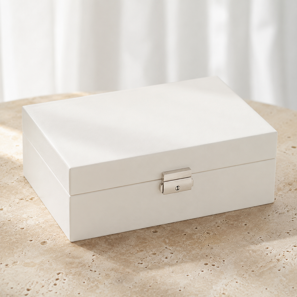 Boite a bijoux cuir blanc - boite fermee