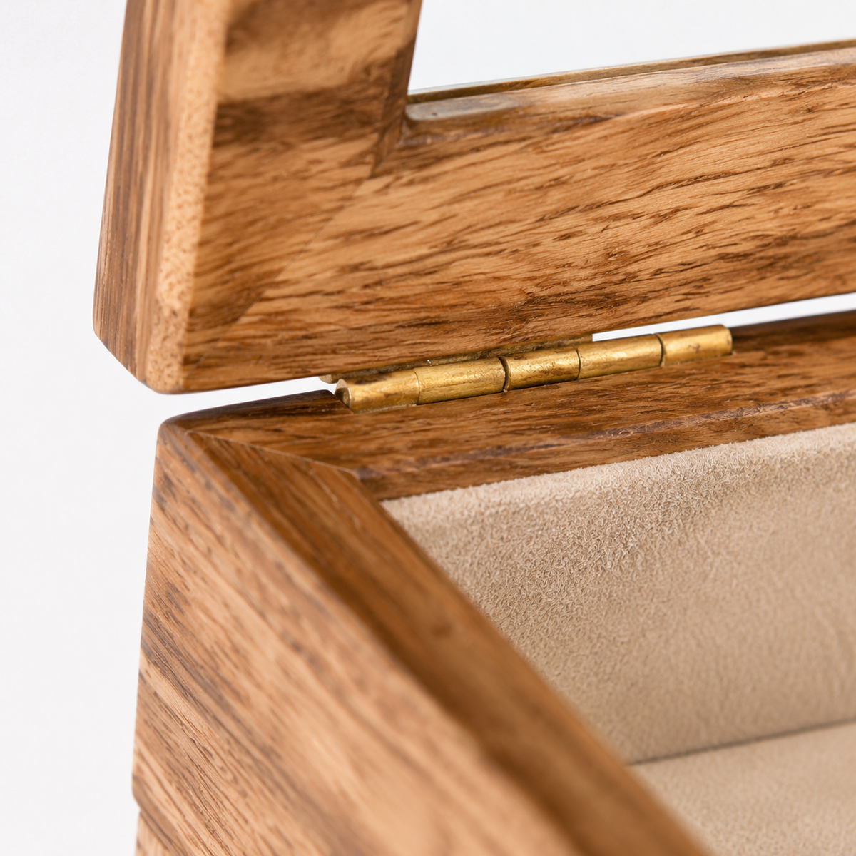 Boite a bijoux en bois naturel avec miroir - detail studio charniere Image