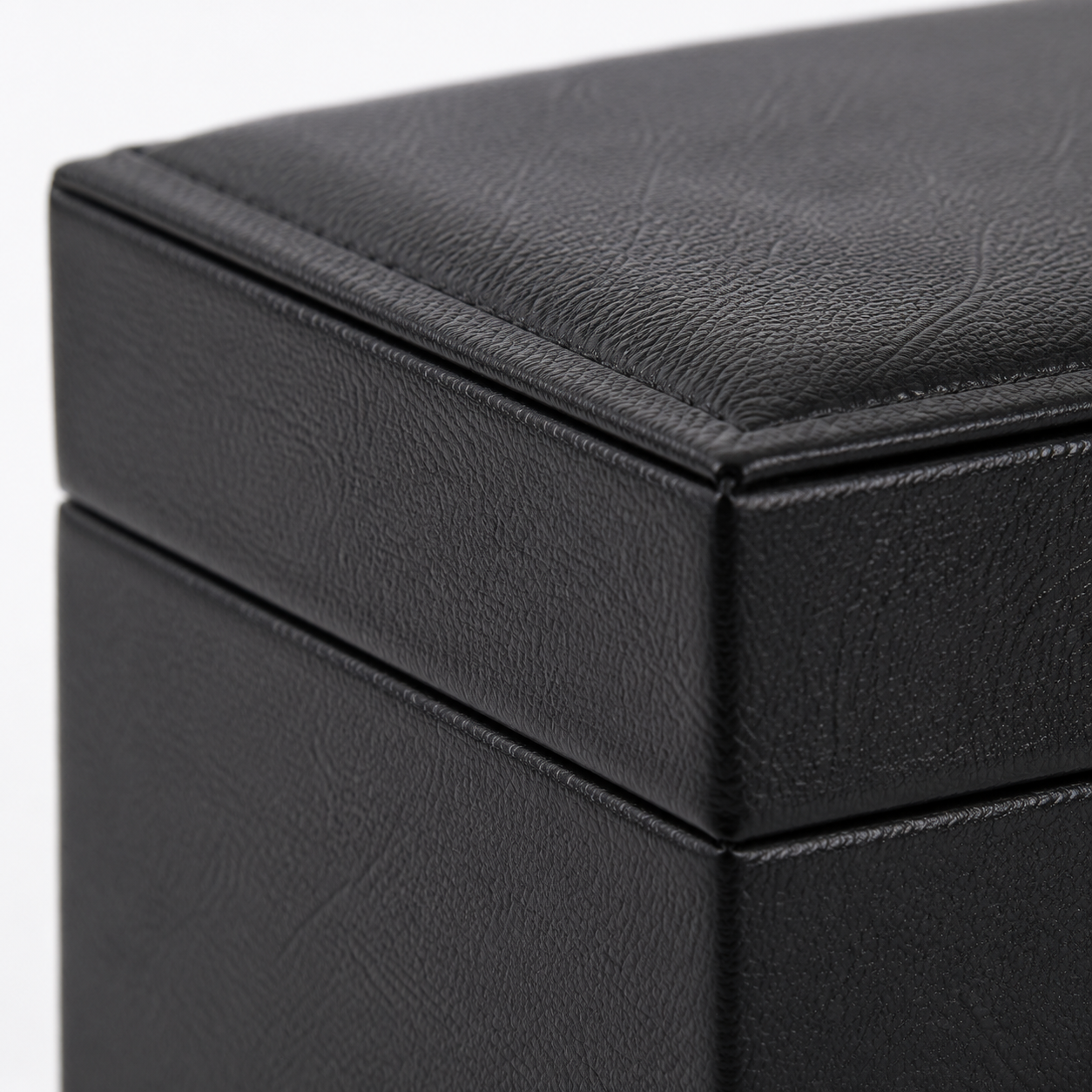 Boite a bijoux cuir noir - detail studio coin Image