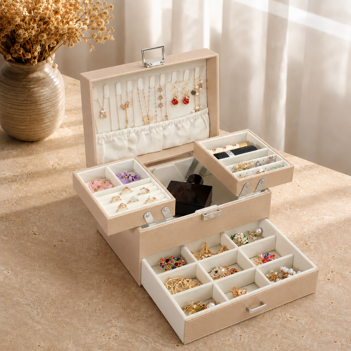 Boite a bijoux multi-niveaux en cuir beige - decor vase fleurs sechees