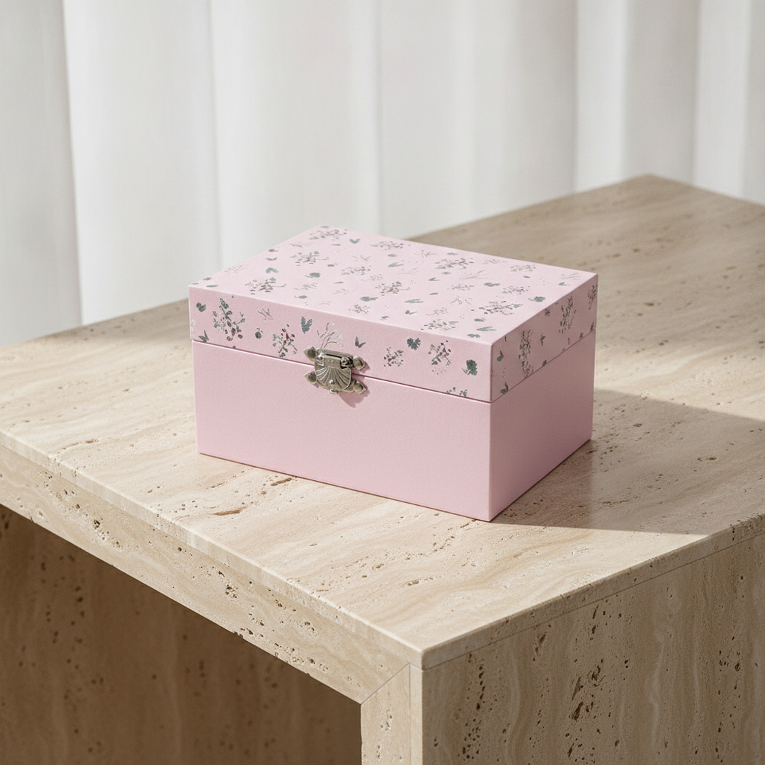 produit fermé sur table en travertin