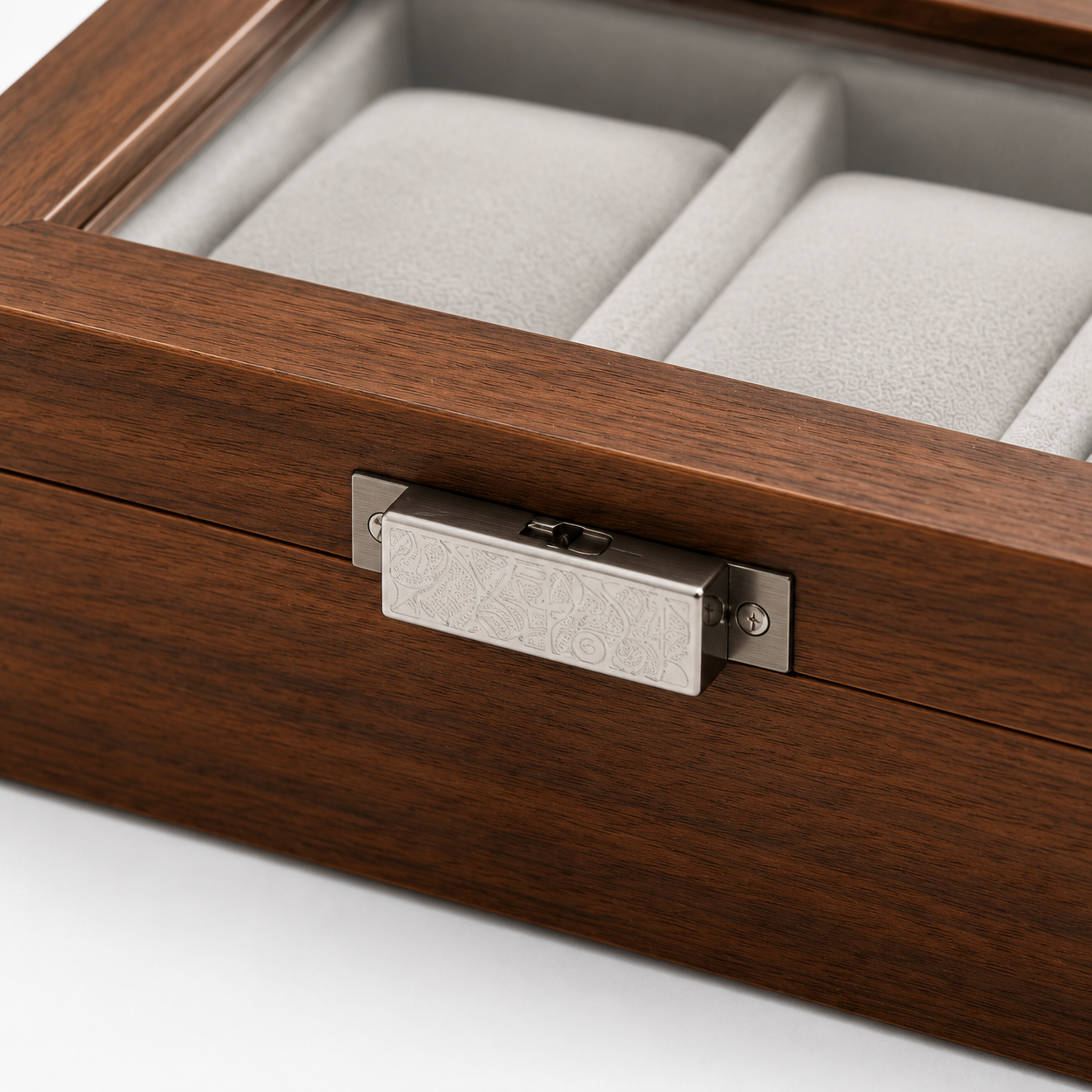 Boîte à Montres 3 Slots en Bois vue studio sur fond neutre, angle alternatif Image