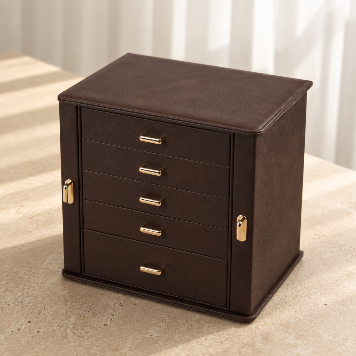 produit fermé sur table en travertin
