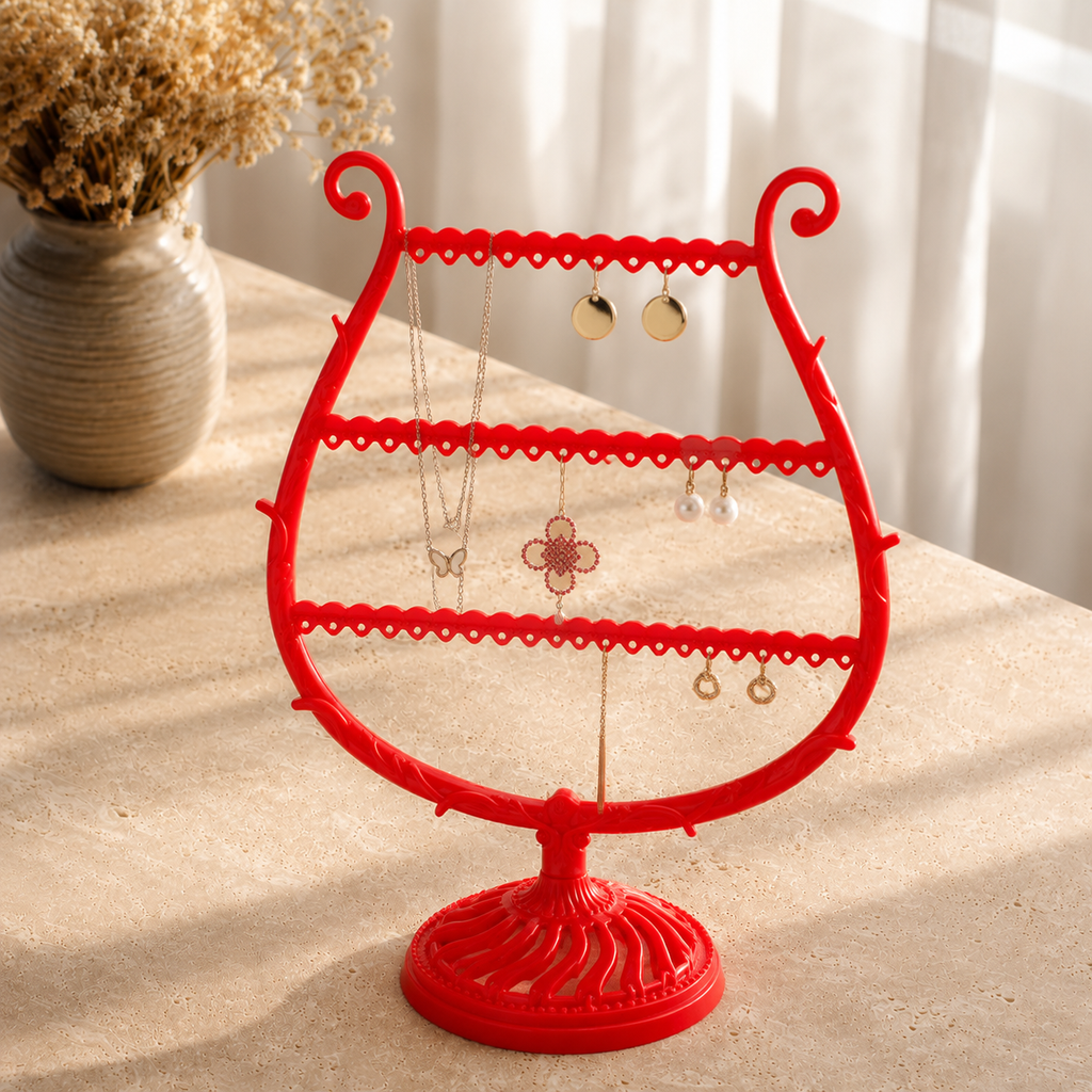 presentoir a boucles d'oreilles trois niveaux (Rouge) avec vase de fleurs sechees en arriere-plan