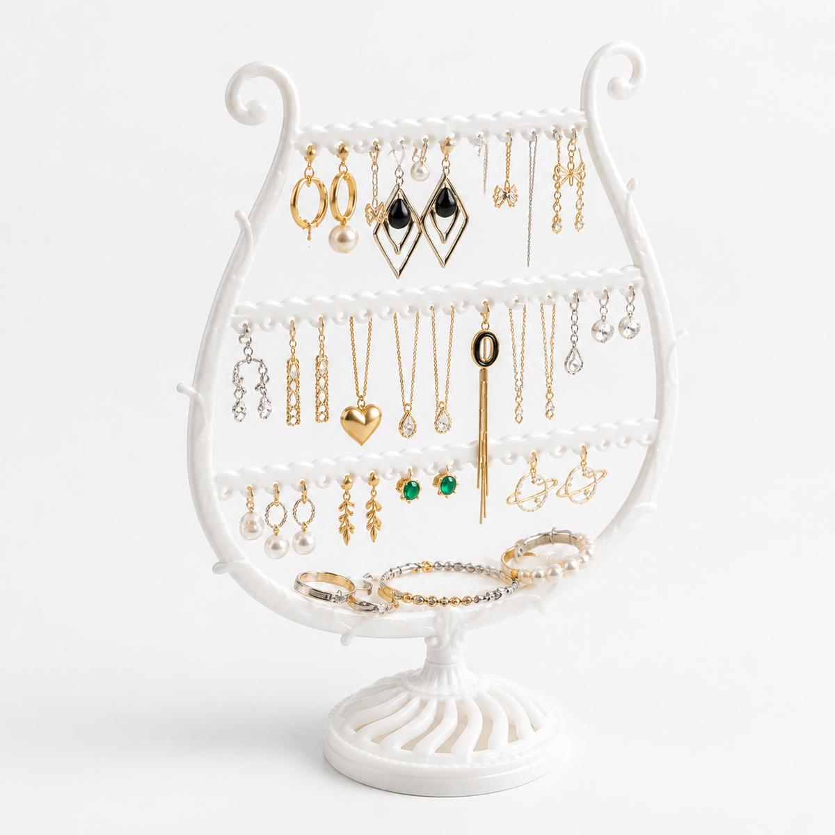 Présentoir À Boucles D’Oreilles Blanc Trois Niveaux vue studio sur fond neutre (Blanc) Image